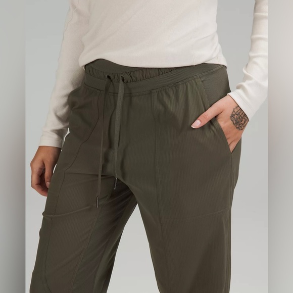 LULULEMON DANCE STUDIO CROP - Picture 4 of 8